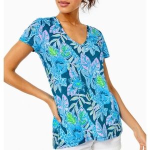 Lilly Pulitzer Etta V Neck Top Short Sleeve Tee “Blue Macaw Tall Me About It”